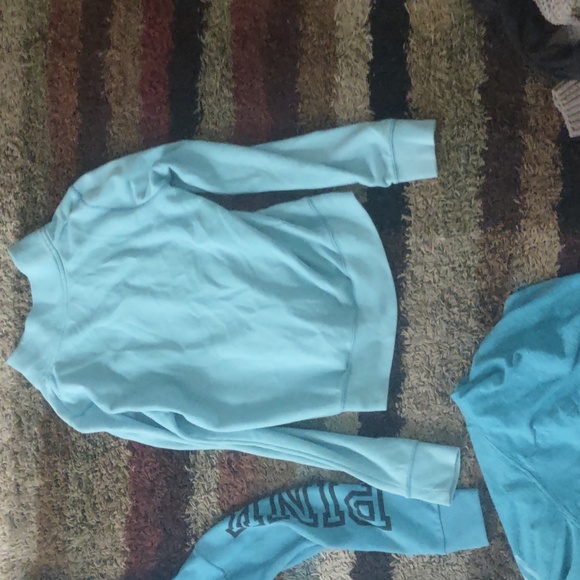 3 Pink sweatshirts - Picture 5 of 7